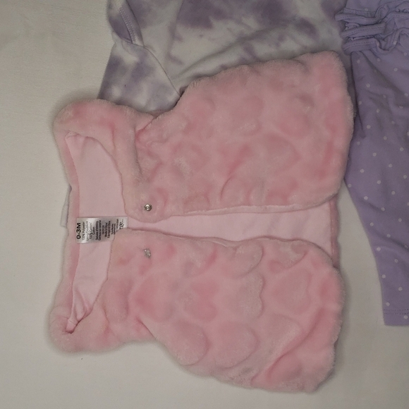 𝅺5/$30 BUNDLE Fleece Heart Vest, Tye Die Onesie and Ruffle Tights - Picture 2 of 4